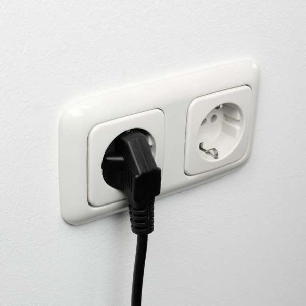 ACT Powercord mains connector Schuko CEE 7/7 male (angled) - C5 IEC 2m Black