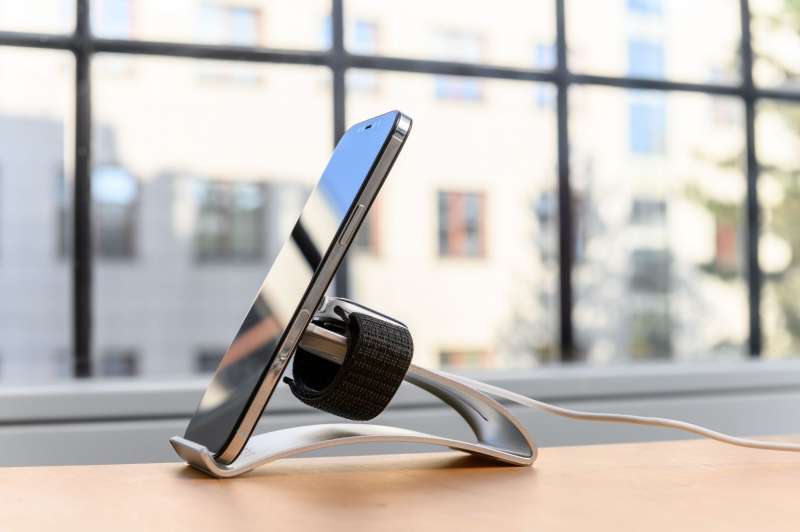 FIXED alumínium állvány Apple Watch és iPhone készülékekhez, ezüst