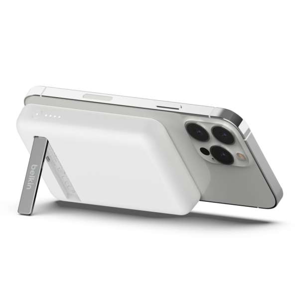 Belkin BPD004BTWT BoostCharge Magnetic Wireless 5000mAh PowerBank + Stand White