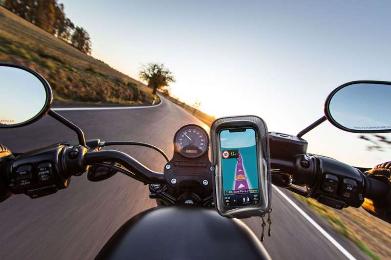 Cellularline Universal Rider Shield holder for mobile phones for mounting on the handlebars, black