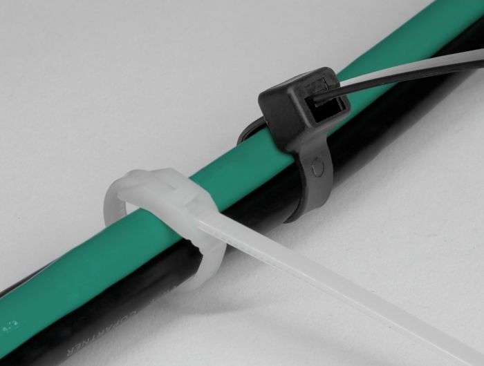 DeLock Cable tie with flat head L 205 x W 2.5mm 100 pieces