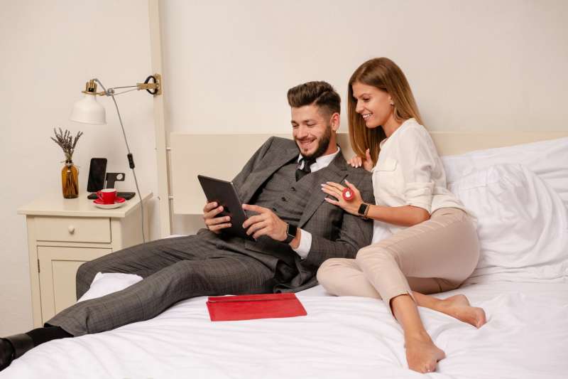 FIXED Oxford for Apple iPad Pro 12.9"(2018/2020/2021) with Folio Piros, iPad Kiegészítő