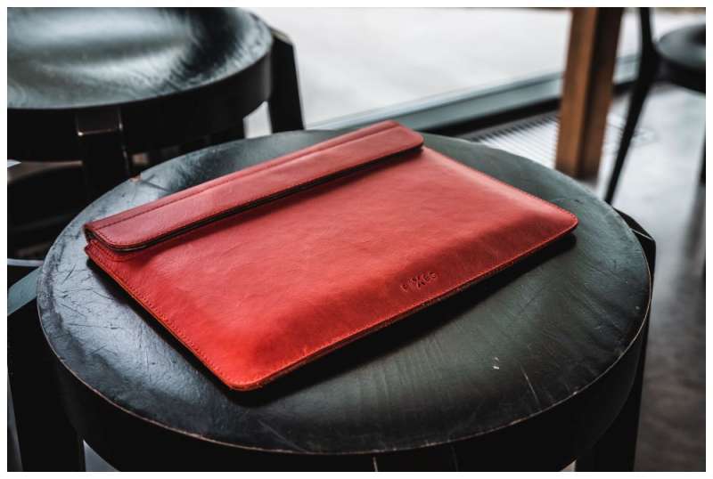 FIXED Oxford leather case for Apple MacBook Air 15" (2023) M2, Piros, Notebook táska