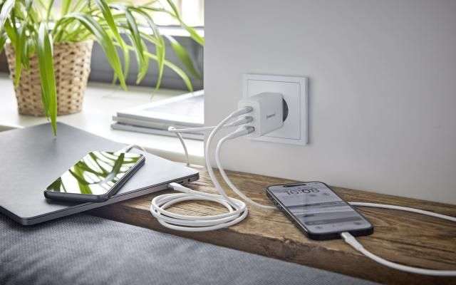 Intenso W65ACC GaN Power Adapter White
