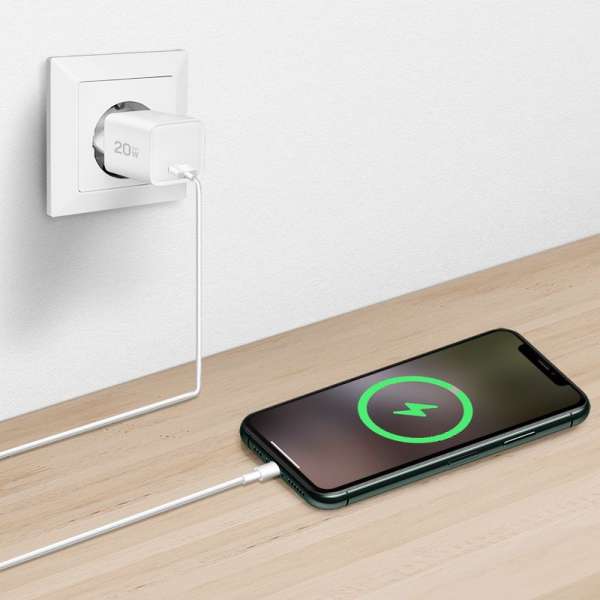 Logilink USB-C socket adapter 20W (PD+QC 3.0) White