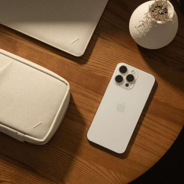 Native Union Stow Slim Sleeve case for Macbook 13/14" Sandstone