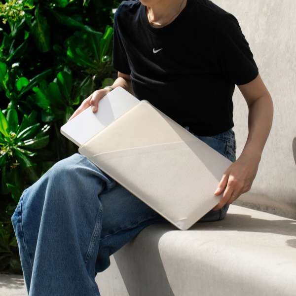 Native Union Stow Slim Sleeve case for Macbook 15/16" Sandstone