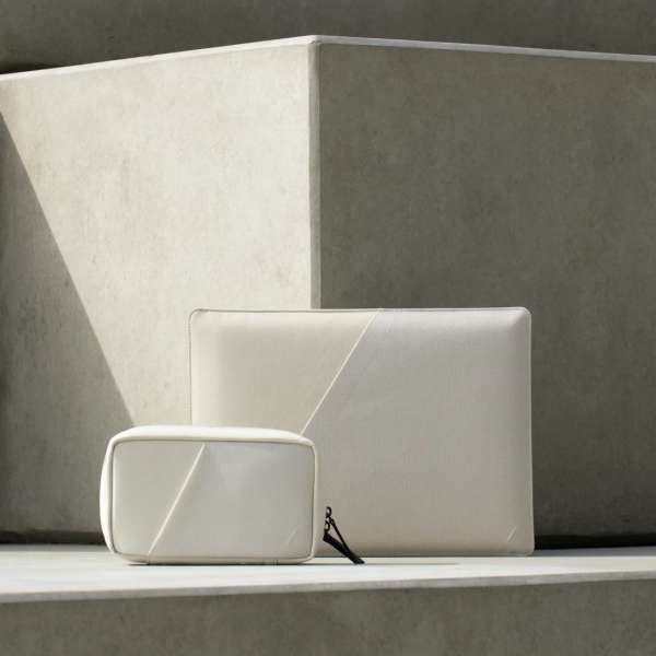 Native Union Stow Slim Sleeve case for Macbook 15/16" Sandstone