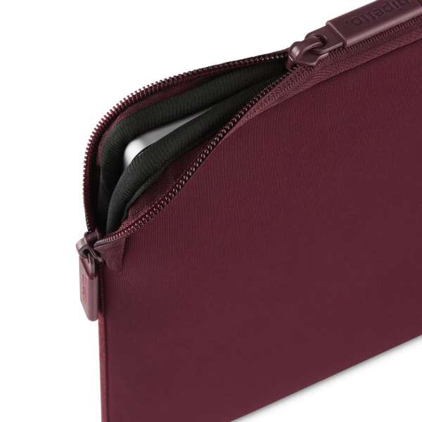 Pipetto Classic Fit Sleeve case for MacBook Neo 13/14 (A18 Pro) Burgundy
