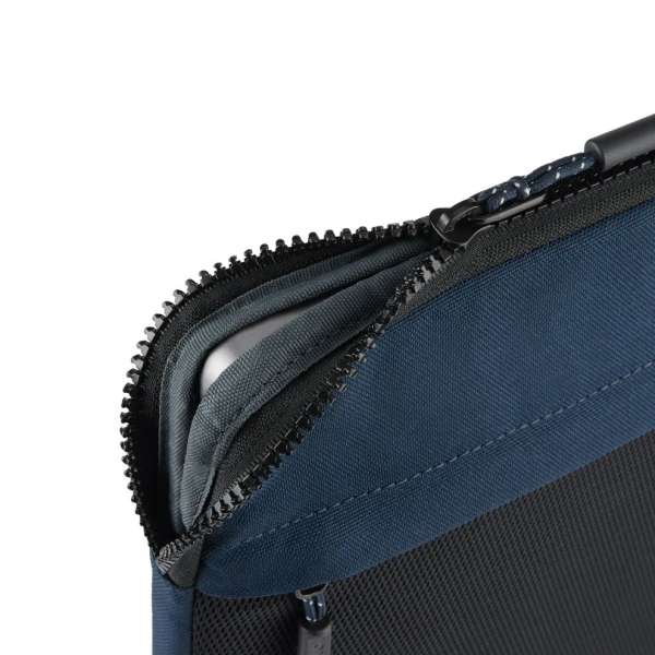 Pipetto Expand Sleeve bag for MacBook Pro 14/Air 13.6 Dark Blue