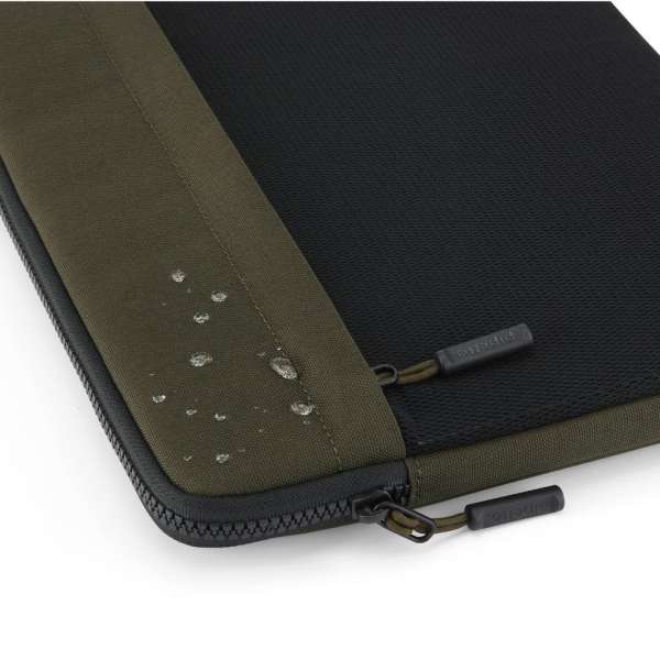 Pipetto Expand Sleeve bag for MacBook Pro 14/Air 13.6 Dark Green