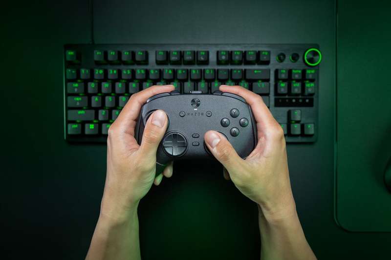 Razer Wolverine V3 Pro 8K PC Wireless Gamepad Black