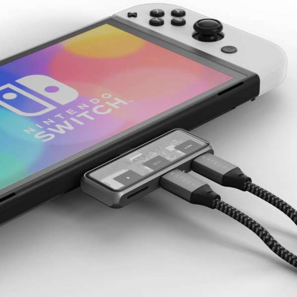 Satechi Mobile XR Hub with dual USB-C and microSD Space Gray
