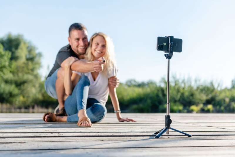 FIXED Snap teleszkópos Selfie bot három lábú tartóval és vezetéknélküli működtetés, 3/4" csavaros rögzítési lehetőség, Fekete
