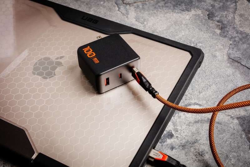 UAG 100W 3Port ((2)USB-C, (1)USB-A) Wall Charger Black