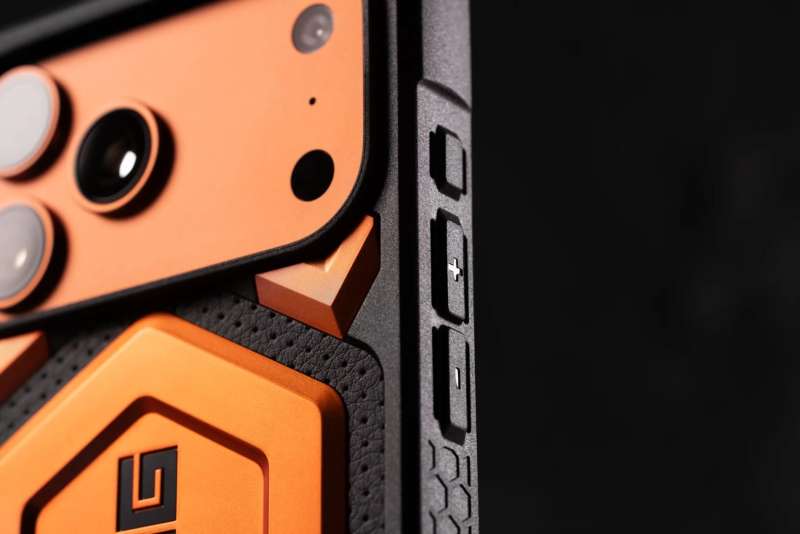 UAG Monarch Pro for iPhone 17 Pro Orange