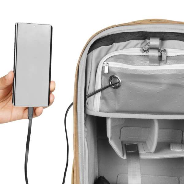 Vanguard VEO Metro 20-Liter Camera and Everyday Backpack Beige