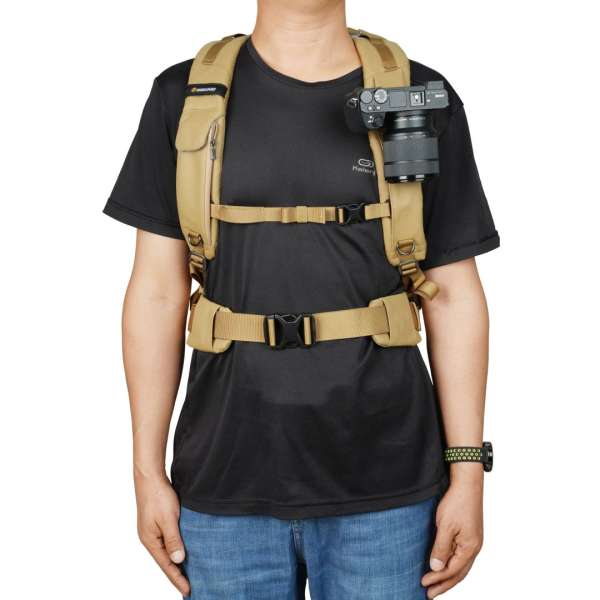 Vanguard VEO Metro 25-Liter Camera and Everyday Backpack Beige