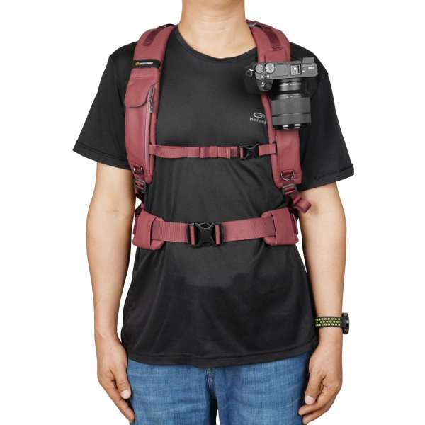Vanguard VEO Metro 25-Liter Camera and Everyday Backpack Magenta
