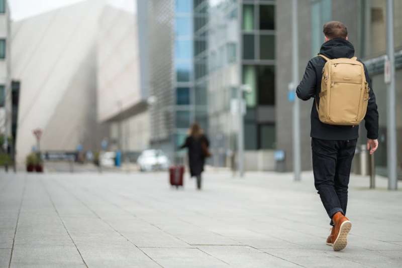 Vanguard VEO Metro 25-Liter Camera and Everyday Backpack Magenta