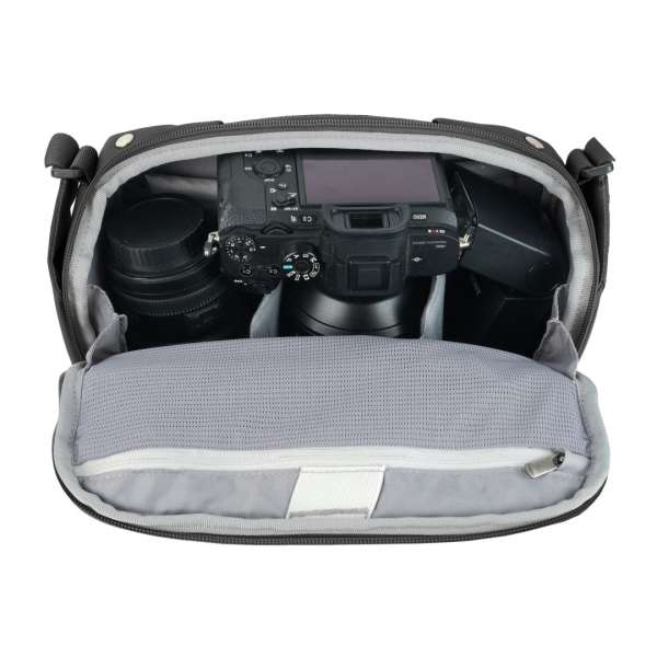 Vanguard VEO Metro 4-Liter Camera and Everyday Shoulder Bag Black