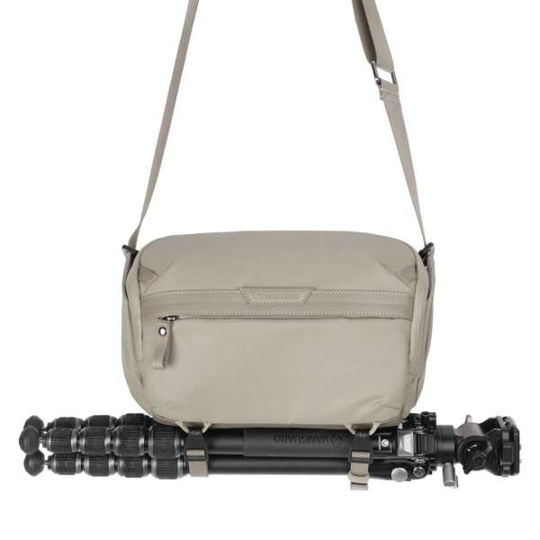 Vanguard VEO Metro 4-Liter Camera and Everyday Shoulder Bag Cream