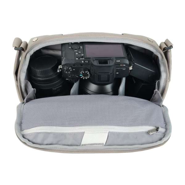 Vanguard VEO Metro 4-Liter Camera and Everyday Shoulder Bag Cream