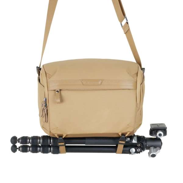 Vanguard VEO Metro 7-Liter Camera and Everyday Shoulder Bag Beige