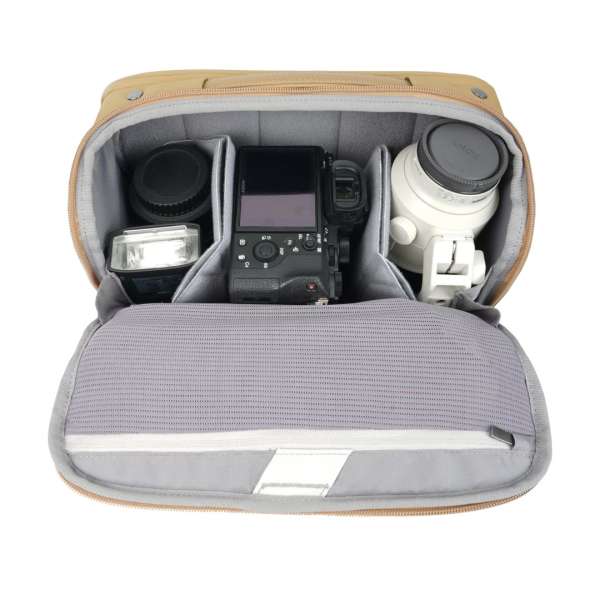 Vanguard VEO Metro 7-Liter Camera and Everyday Shoulder Bag Beige