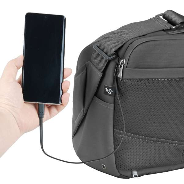 Vanguard VEO Metro 7-Liter Camera and Everyday Shoulder Bag Black