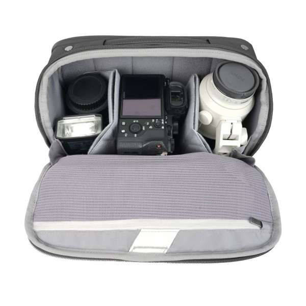 Vanguard VEO Metro 7-Liter Camera and Everyday Shoulder Bag Black