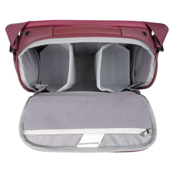 Vanguard VEO Metro 7-Liter Camera and Everyday Shoulder Bag Magenta
