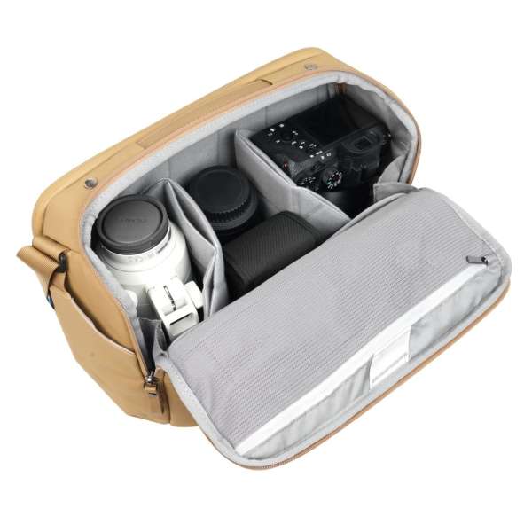 Vanguard VEO Metro S9L: 9 Litre Camera Shoulder Bag Beige