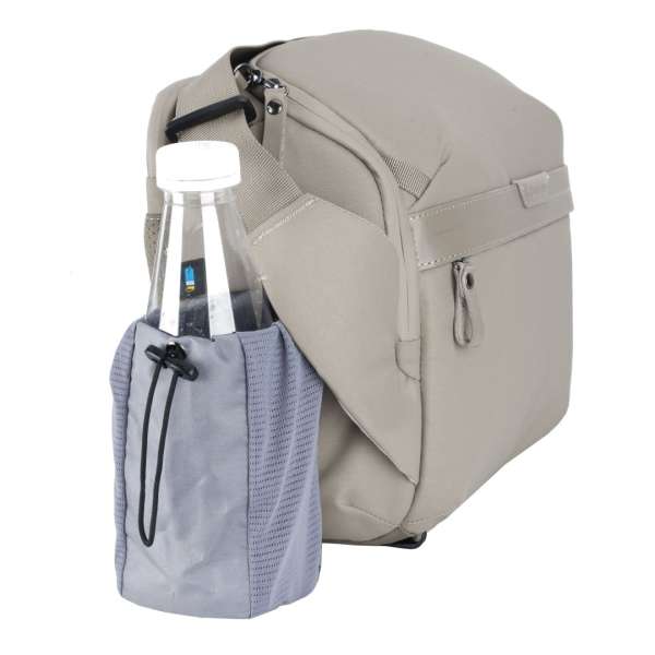 Vanguard VEO Metro S9L: 9 Litre Camera Shoulder Bag Cream