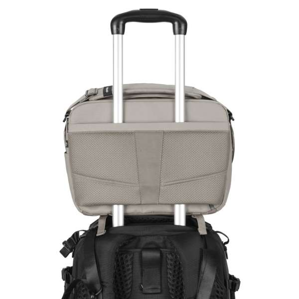 Vanguard VEO Metro S9L: 9 Litre Camera Shoulder Bag Cream