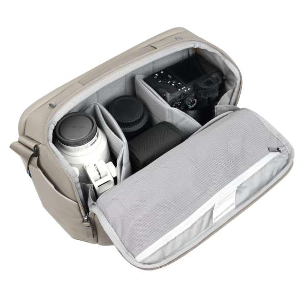 Vanguard VEO Metro S9L: 9 Litre Camera Shoulder Bag Cream