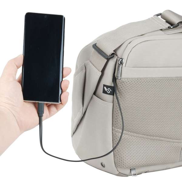 Vanguard VEO Metro S9L: 9 Litre Camera Shoulder Bag Cream