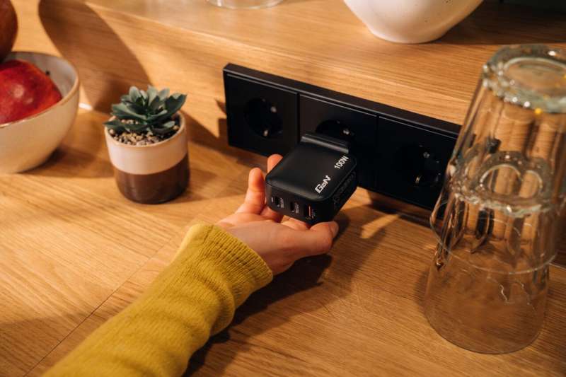 Verbatim Mini GaN Wall Charger 100W 3 Port Black