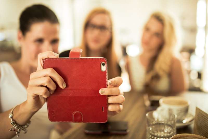 FIXED Wallet oldalranyíló telefontok FIT Apple iPhone 12 Pro Max, Piros, Mobiltelefon Kiegészítő