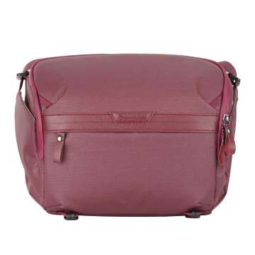 Vanguard VEO Metro 7-Liter Camera and Everyday Shoulder Bag Magenta