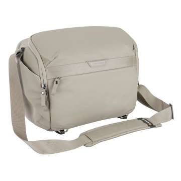Vanguard VEO Metro S9L: 9 Litre Camera Shoulder Bag Cream